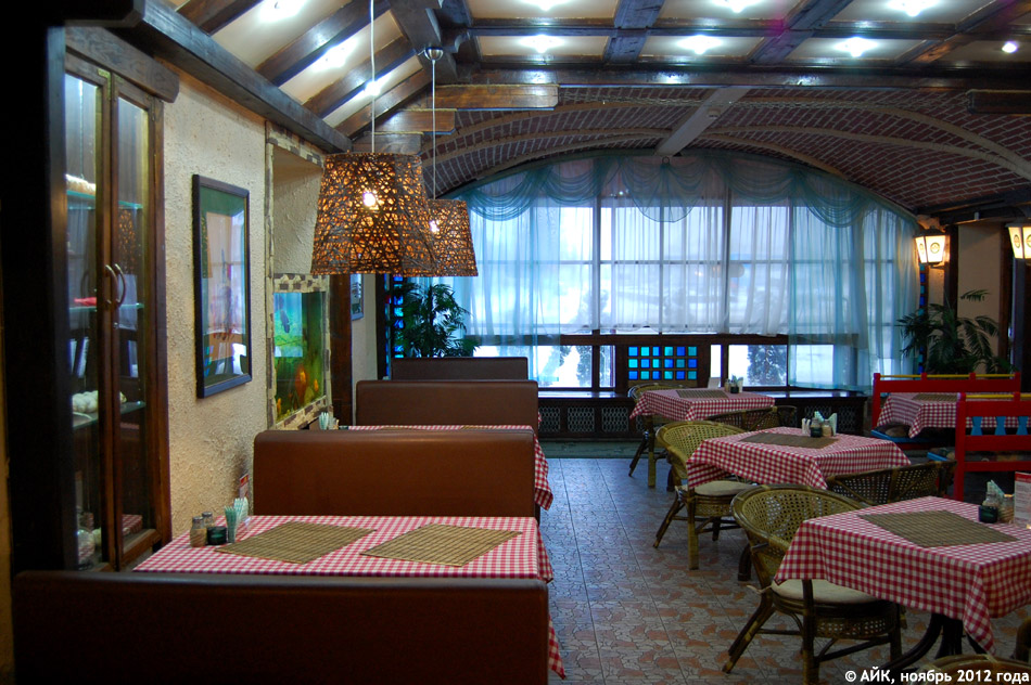 Интерьер зала кафе-пиццерии «Чиполлино» (Cipollino) в городе Обнинске