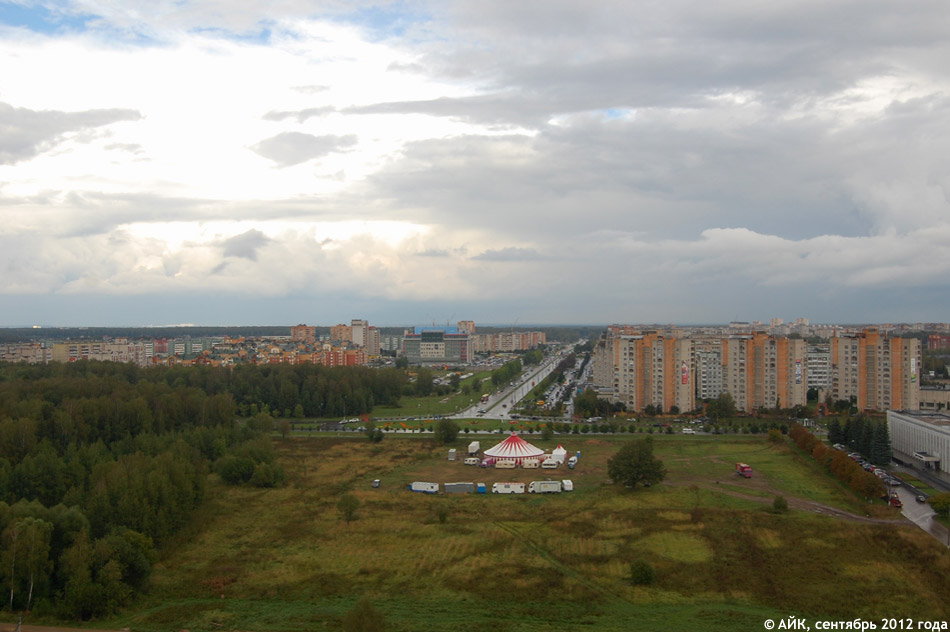 Вид с крыши дома «Аквамарин» (жилой комплекс «Солнечная Долина» в Обнинске)