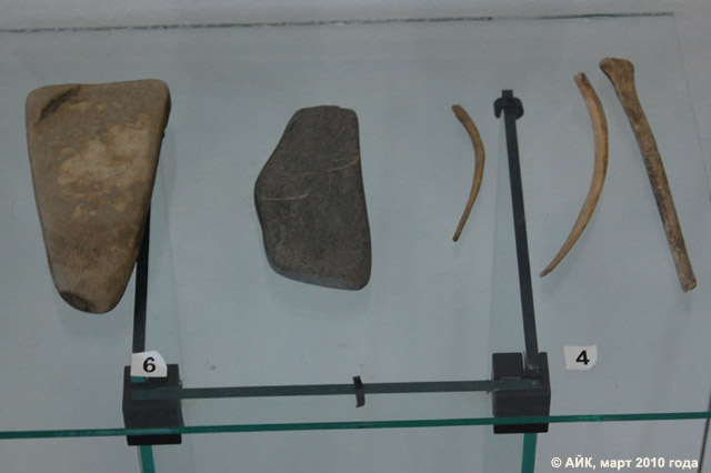 Музей истории Обнинска: оселки и точильные камни для обработки кости, заготовки костяных орудий