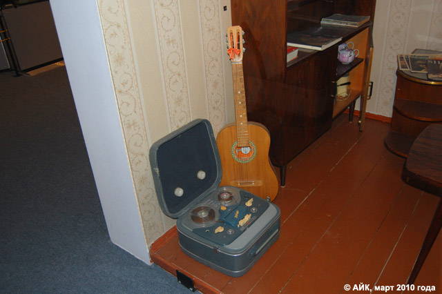 Музей истории Обнинска: гитара и катушечный магнитофон