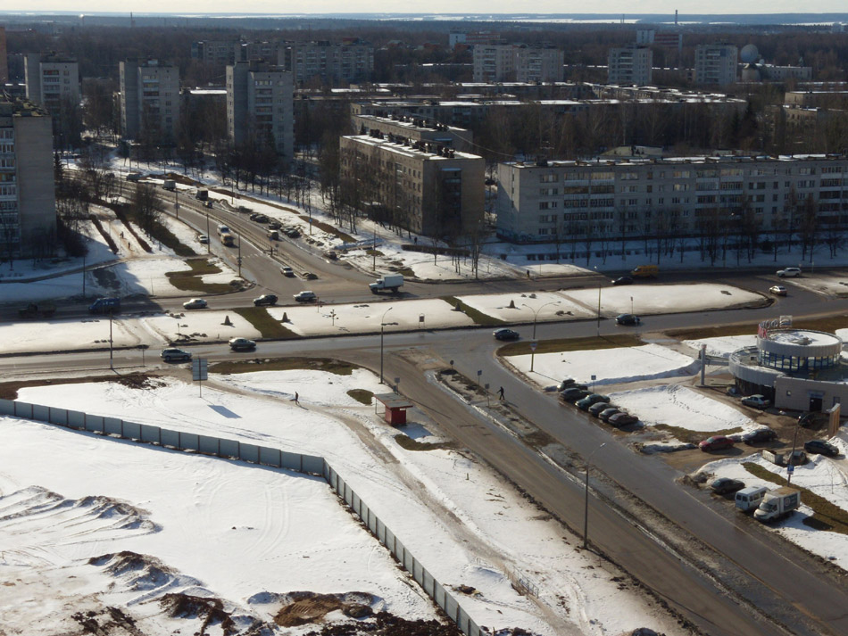 Пересечение проспекта Маркса с улицей Энгельса и улицей Белкинской в Обнинске (вид с крыши высотного дома)