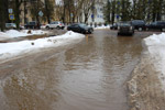 После снегопада в марте 2013 года на улице Осипенко в городе Обнинске