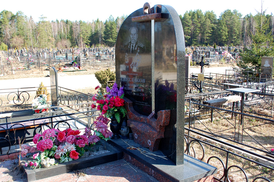 Могила Бориса Филипповича Светлакова на кладбище «Передоль»