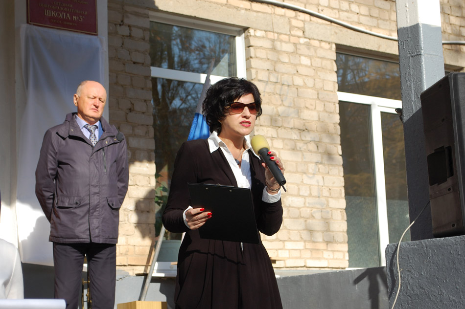 Любовь Николаевна Исаева выступает на церемонии открытия мемориальной доски в честь Петра Ивановича Ларина в городе Обнинске (18 октября 2018 года)