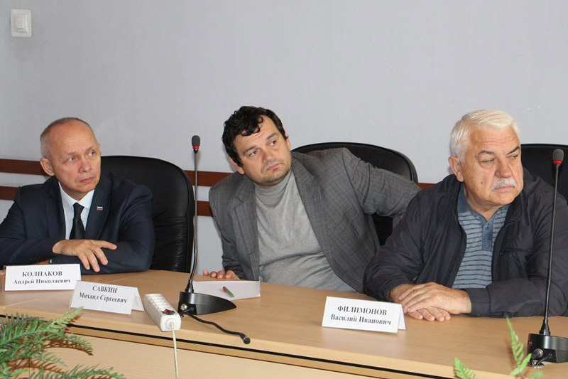 Андрей Николаевич Колпаков, Михаил Сергеевич Савкин и Василий Иванович Филимонов в ходе обсуждения тарифов
